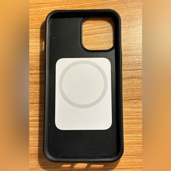 iPhone 13 Pro Max OtterBox Symmetry Series with MagSafe - Picture 3 of 4